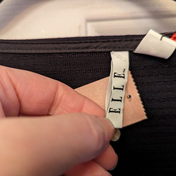 Elle dressy top - Size Medium - Picture 3 of 5
